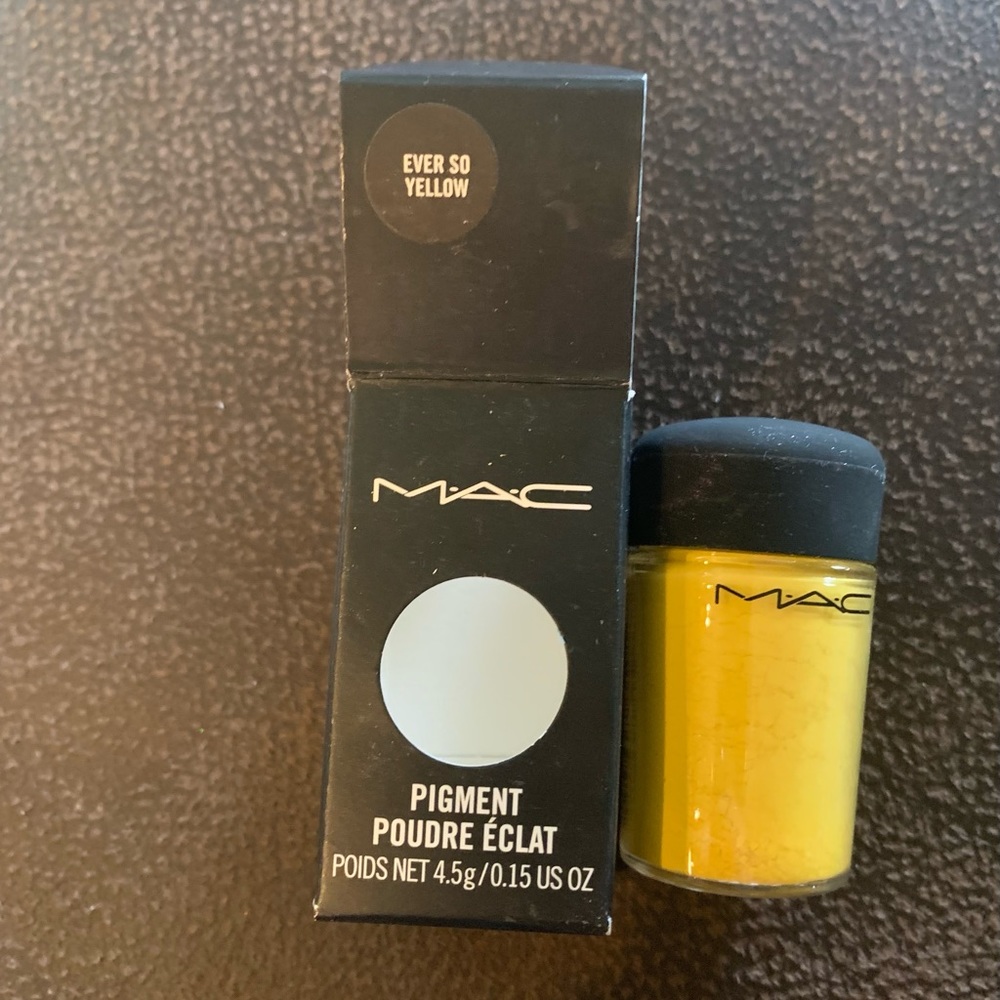 MAC New pigment in “Ever So Yellow”